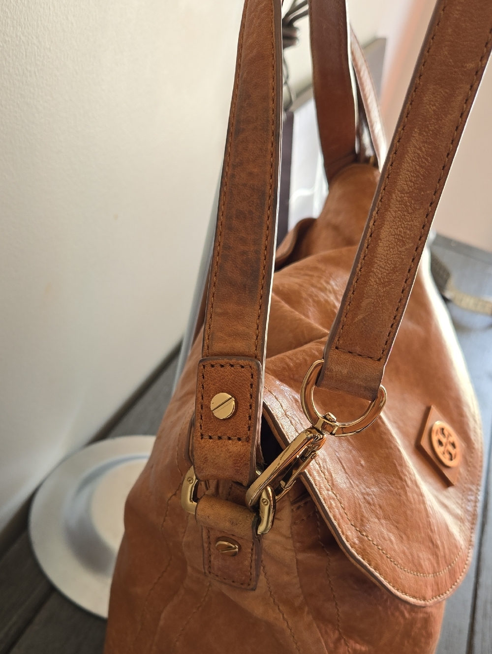 Tory Burch Tan Distressed Leather Flap Shoulder Bag with Gold Logo - Picture 4 of 14